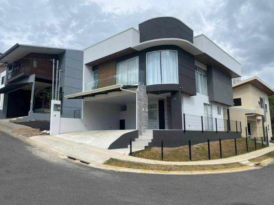 Alquiler de Moderna Casa en Condominio, Santa Ana. RAH 26-448 (NR) - Alquiler / Renta en Santa Ana