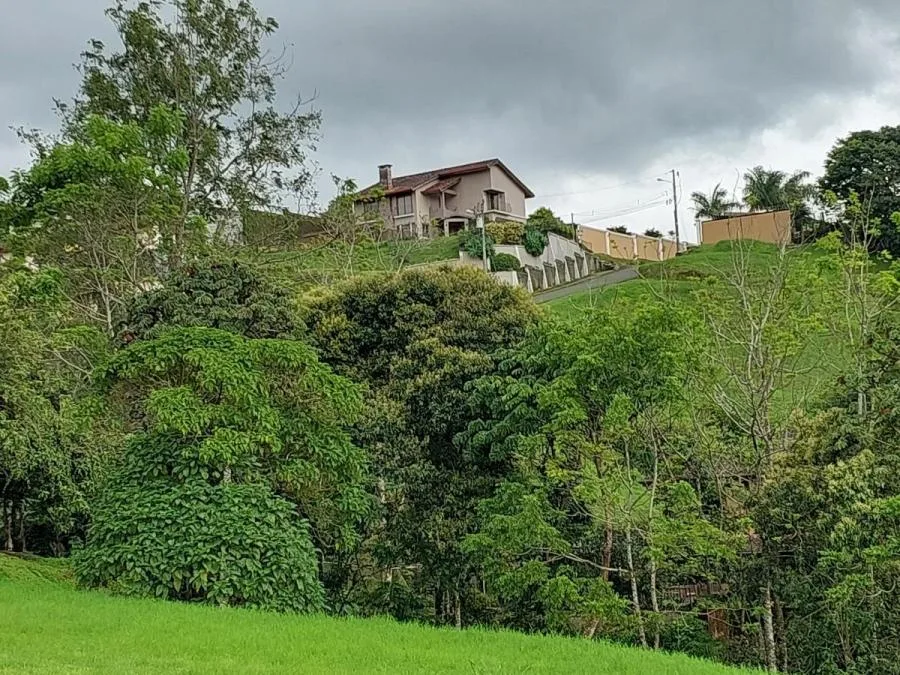 Casa en Venta con Vista al Bosque Ubicada en San Jose, Goicoechea  - Venta en Goicoechea