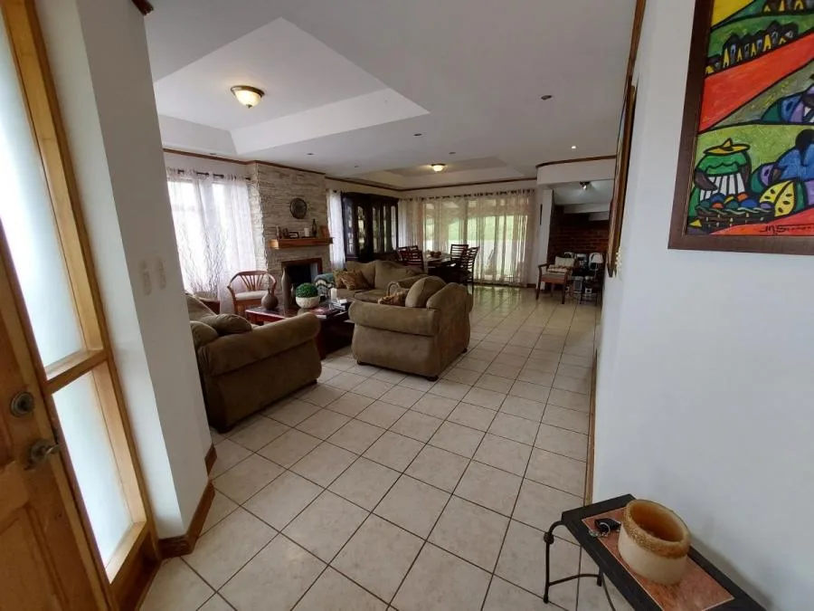 Casa en Venta con Vista al Bosque Ubicada en San Jose, Goicoechea  - Venta en Goicoechea — photo 2