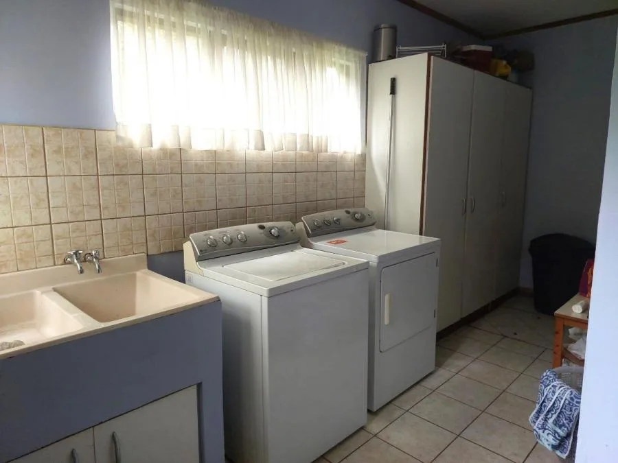 Casa en Venta con Vista al Bosque Ubicada en San Jose, Goicoechea  - Venta en Goicoechea — photo 3