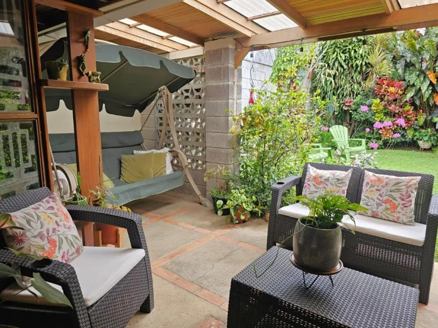 Venta de Casa en Lourdes Montes de Oca con jardin MGA - Venta en Montes de Oca