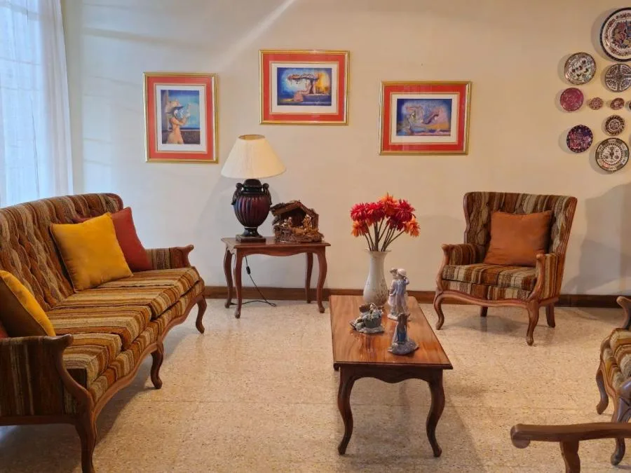 Venta de Casa en Lourdes Montes de Oca con jardin MGA - Venta en Montes de Oca — photo 2