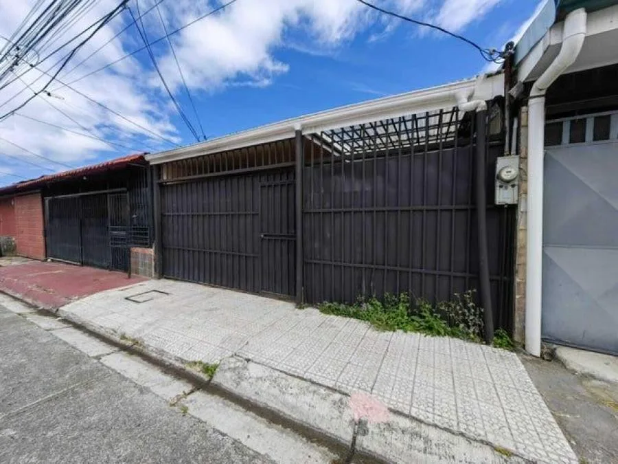 Casa con jardin en La Isla de Moravia RAH 232370 - Venta en Moravia