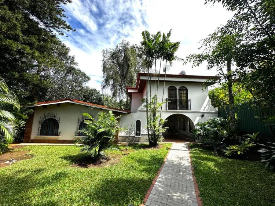 Se vende casa en San Francisco de 2 Ríos San José 26-1213 - Venta en San José