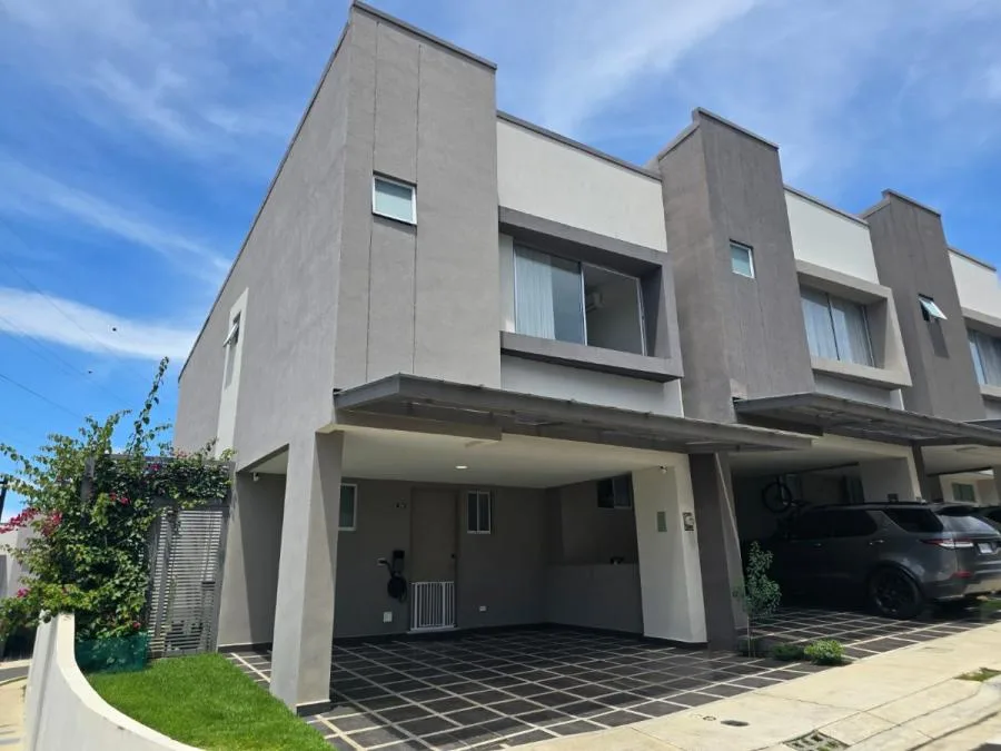 VENTA DE CASA EN CONDOMINIO BLUE, LOS ARCOS, HEREDIA - Venta en Heredia