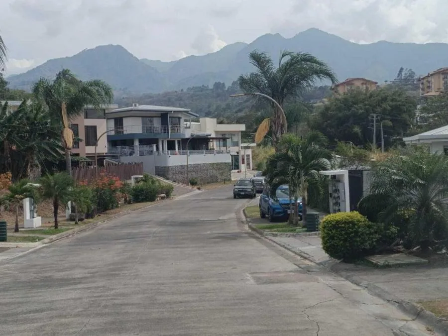 Venta de Casa en San Antonio de Escazú. RAH 26-1761 - Venta en Escazú
