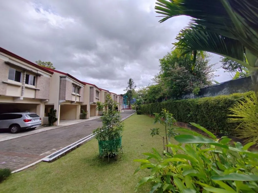APARTAMENTO EN VENTA EN AYARCO SUR, CURRIDABAT RAH 233510  - Venta en Curridabat