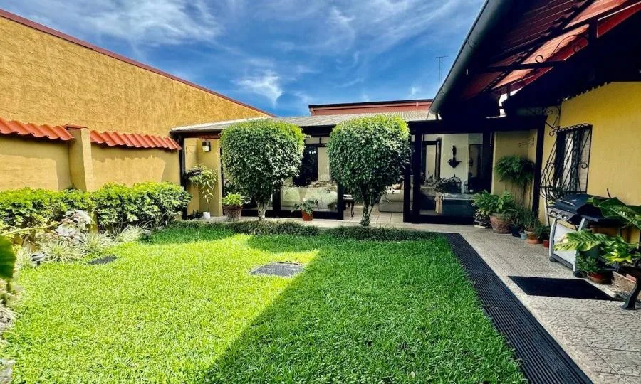 Venta de casa en Barrio Córdoba, San José $375.000 #RC1698 - Venta en Zapote
