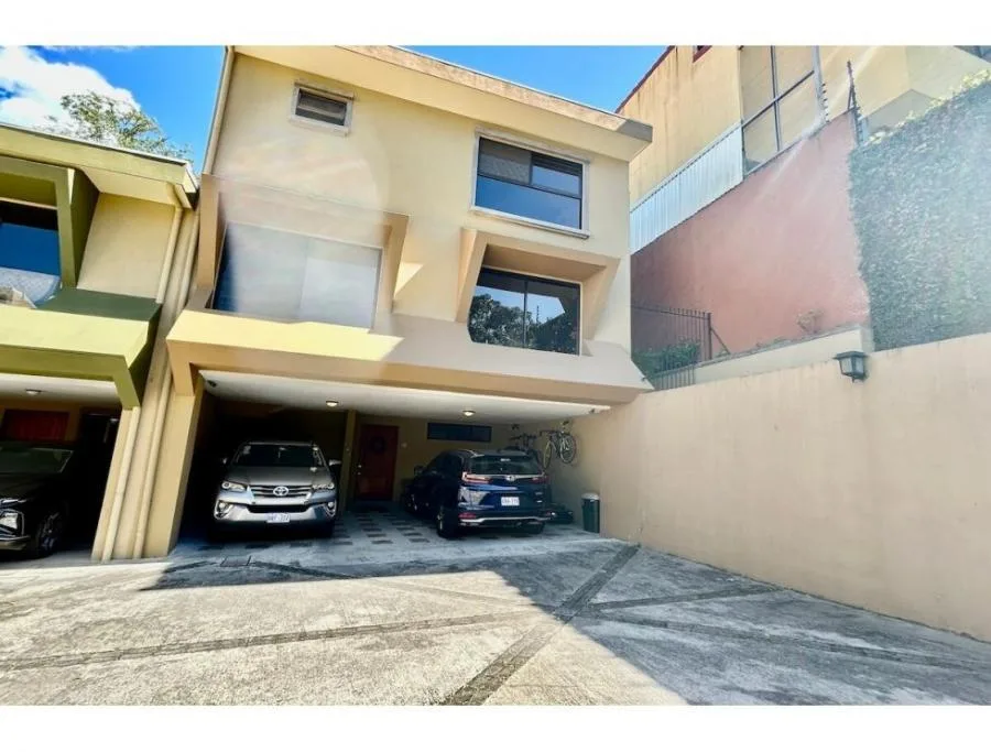 Venta de casa en condominio en Pinares, Curridabat US$295,000 #MO001 - Venta en Curridabat