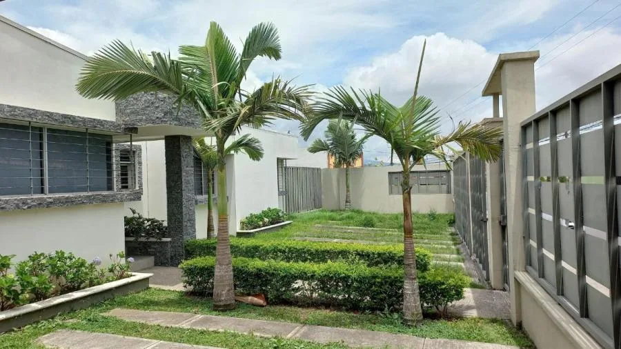 Venta de Casa en Guadalupe Mata de Platano MGA - Venta en Goicoechea