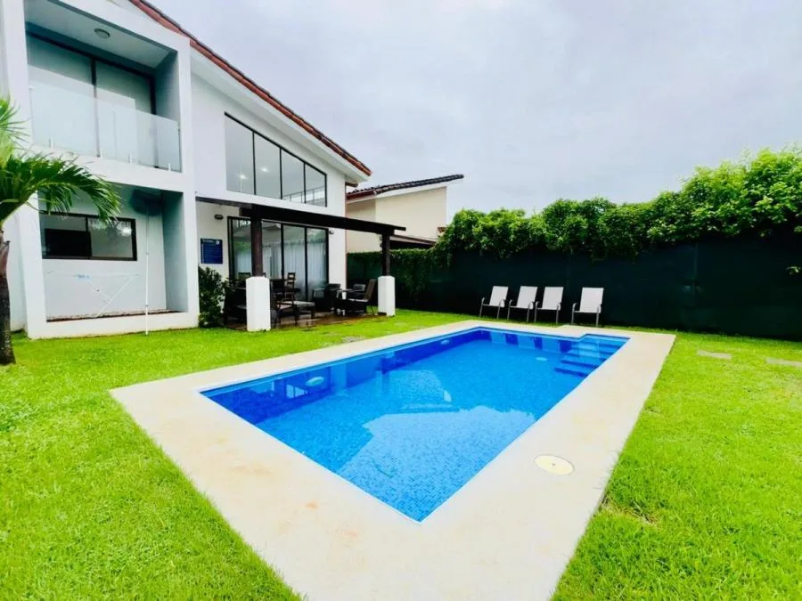 FOR RENT – Modern Home in Gated Community*****RENTADO******** - Alquiler / Renta en Tamarindo