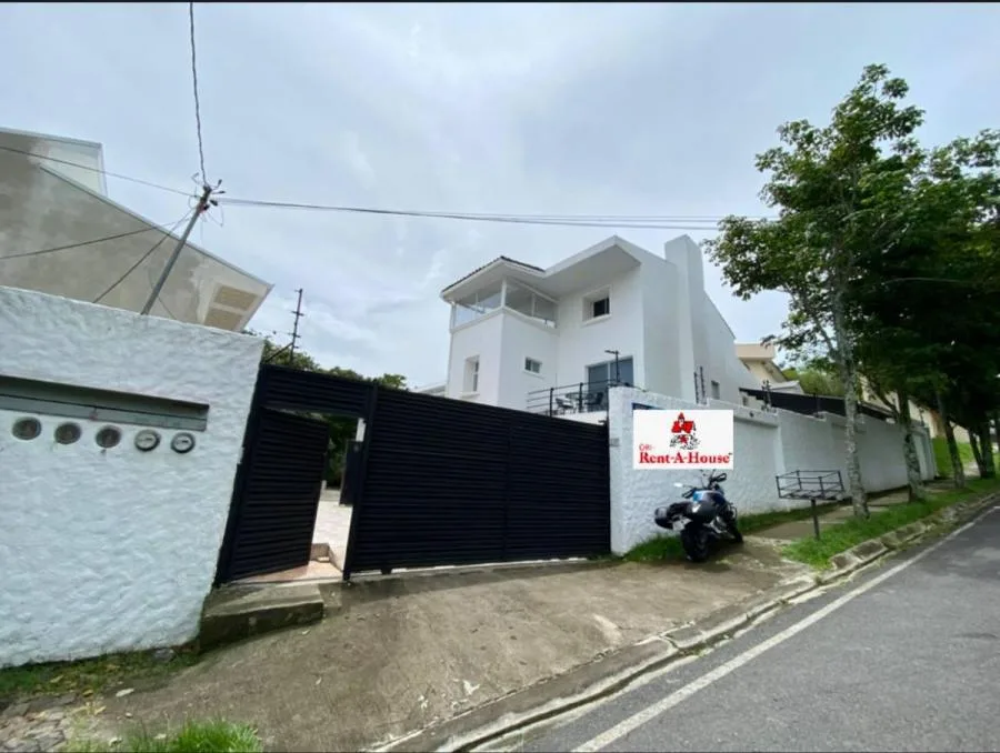 Te presentamos una exclusiva oportunidad en el corazón de Guachipelin de Escazú RAH 24-598 - Venta en Escazú