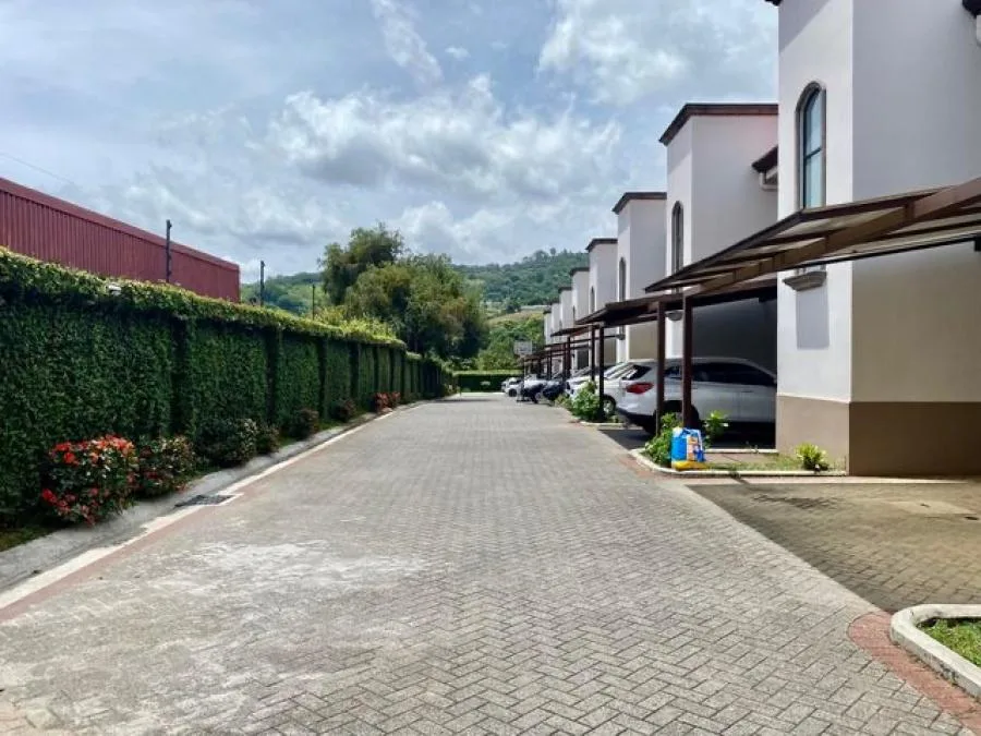 Venta de casa en condominio en Santa Ana centro.   JPM 25-31 - Venta en Santa Ana