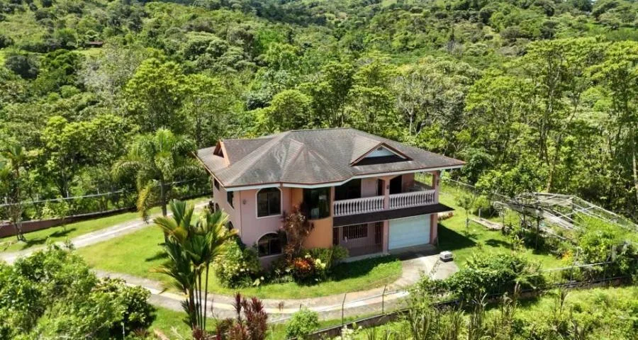 EN VENTA,CASA-TERRENO CON QUEBRADA Y VISTAS EN RIVAS, CR. - Venta en Perez Zeledón