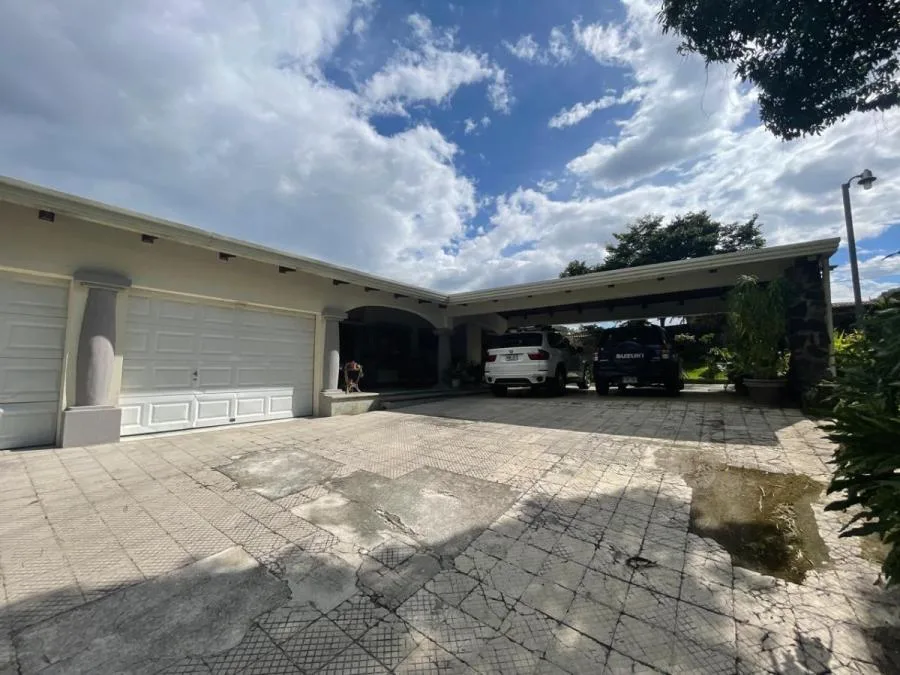 VENTA DE CASA CON APARTAMENTO Y PISCINA l SAN JUAN, STA BÁRBARA l PRECIO NEGOCIABLE - Venta en San Vicente