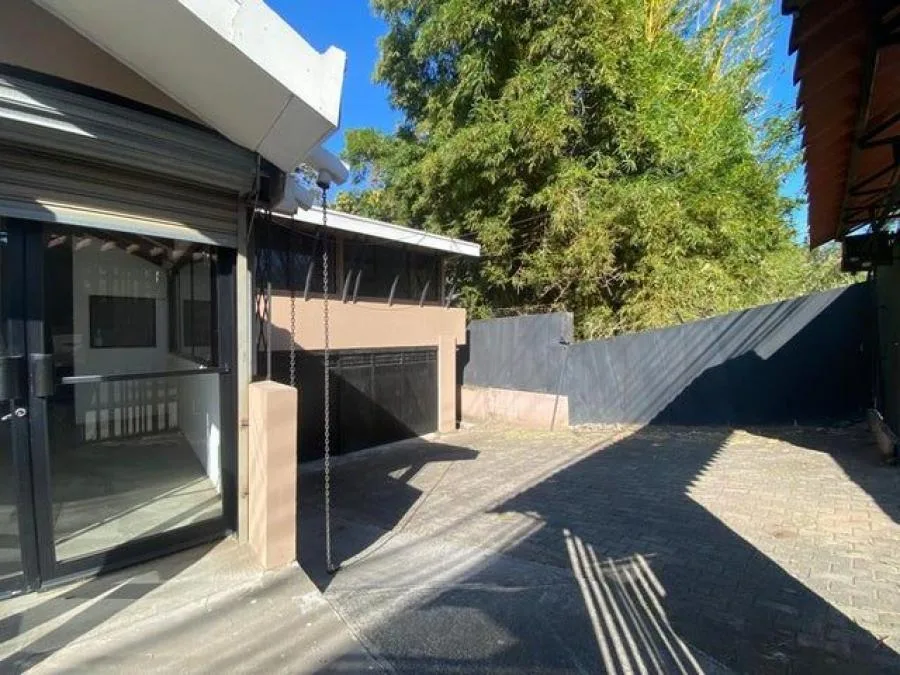 Alquiler de Casa Comercial en Santa Ana, San José. RAH 25-100 - Alquiler / Renta en Santa Ana