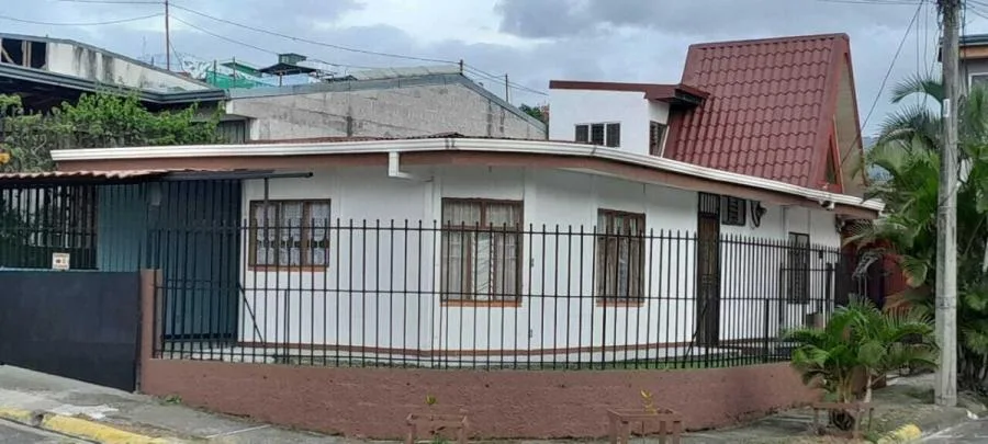 2 Casas en Venta en Desamparados, San José. RAH 24-917 - Venta en Desamparados