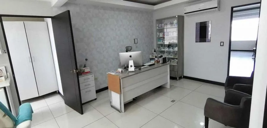 Venta de Clínica de 2 Niveles en San Pablo de Heredia - Venta en San Pablo — photo 4