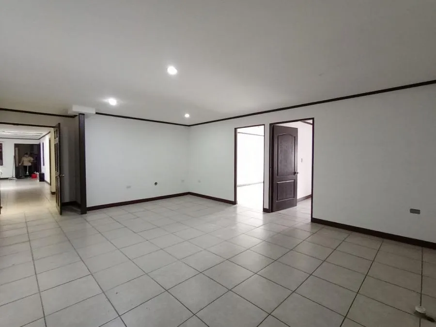 Edificio en alquiler y/o venta en Rohrmoser - Alquiler / Renta en San José
