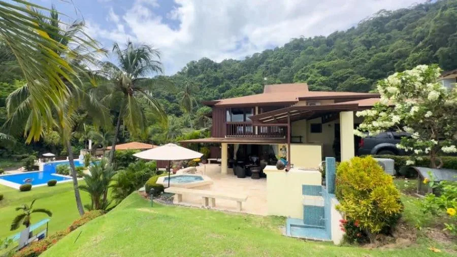En venta bella casa en Faro escondido (KPA) - Venta en Jacó