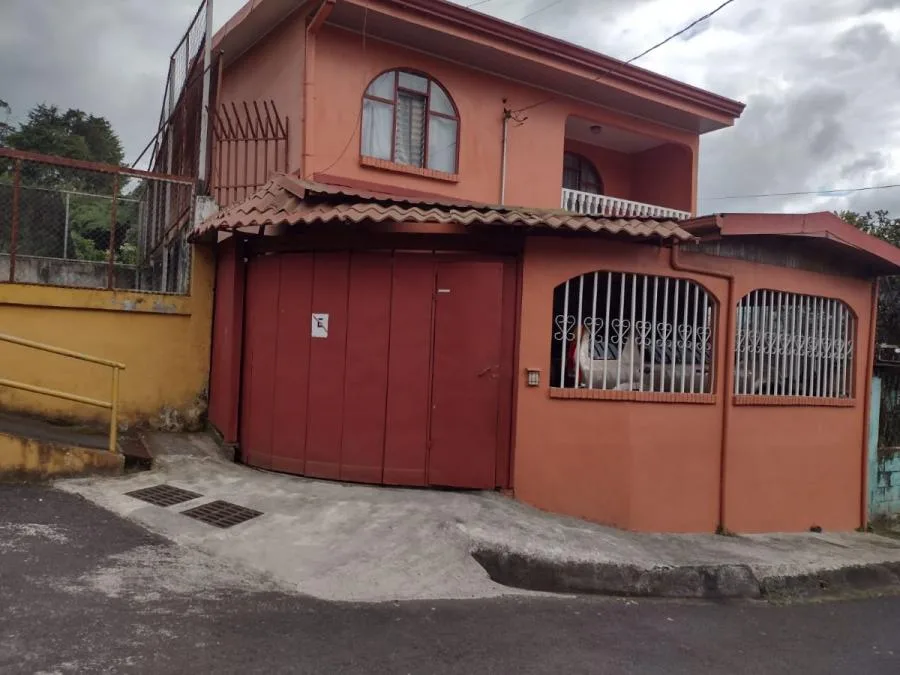 Venta de Casa con 6 habitaciones en Cedros Montes de Oca MGA - Venta en Montes de Oca