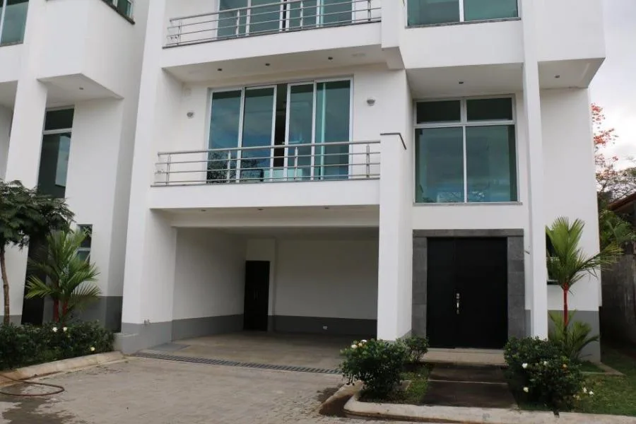 Venta de Casa en Escazú, San José. RAH 24-31 - Venta en Escazú