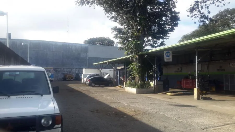 VENTA DE TALLER MECANICO, HEREDIA, LAGUNILLA - Venta en Flores