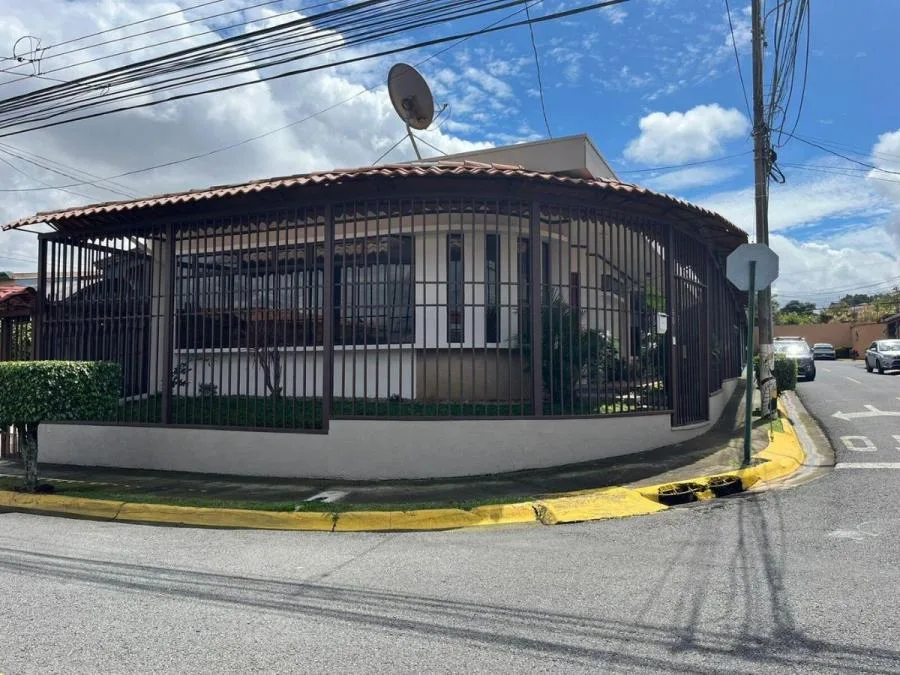 Casa en Venta en Ulloa, Heredia RAH #23467 - Venta en Ulloa
