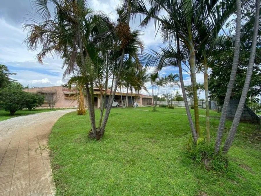 Venta de Casa de lujo  con Terreno en San Joaquin - Venta en San Joaquín
