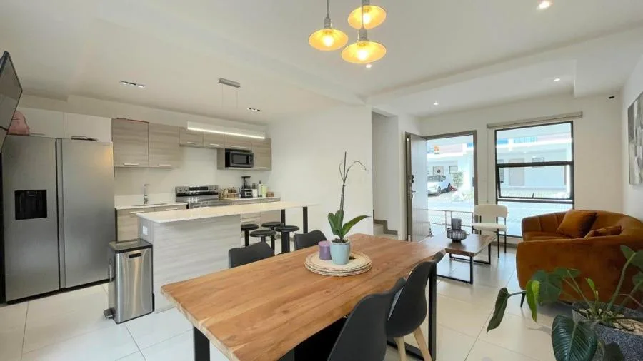 VENTA DE CASA EN CONDOMINIO EN SAN ANTONIO DE ESCAZU PBR - Venta en Escazú