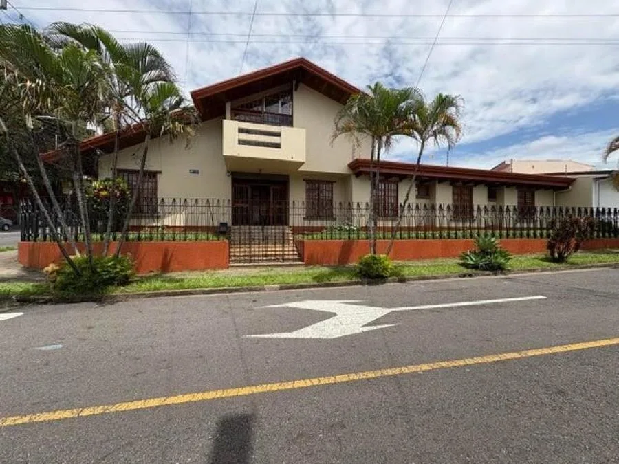 Casa en venta con piscina y amplio terreno en El Tambor de Alajuela #26-876 GS - Venta en Alajuela