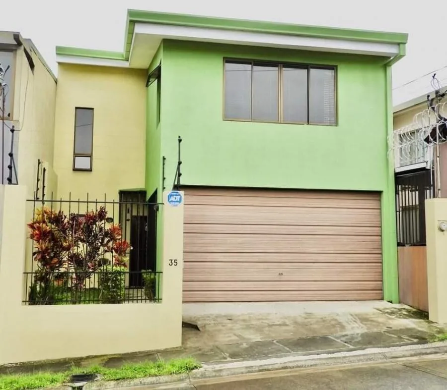 Casa en Venta en Barva de Heredia MLS #23-1408 CL - Venta en Santa Lucía