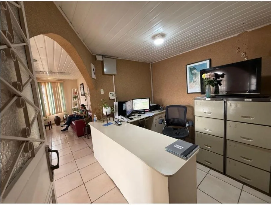 Venta de casa con uso mixto en José María Zeledón, Curridabat US$200,000 #CA001 - Venta en Curridabat