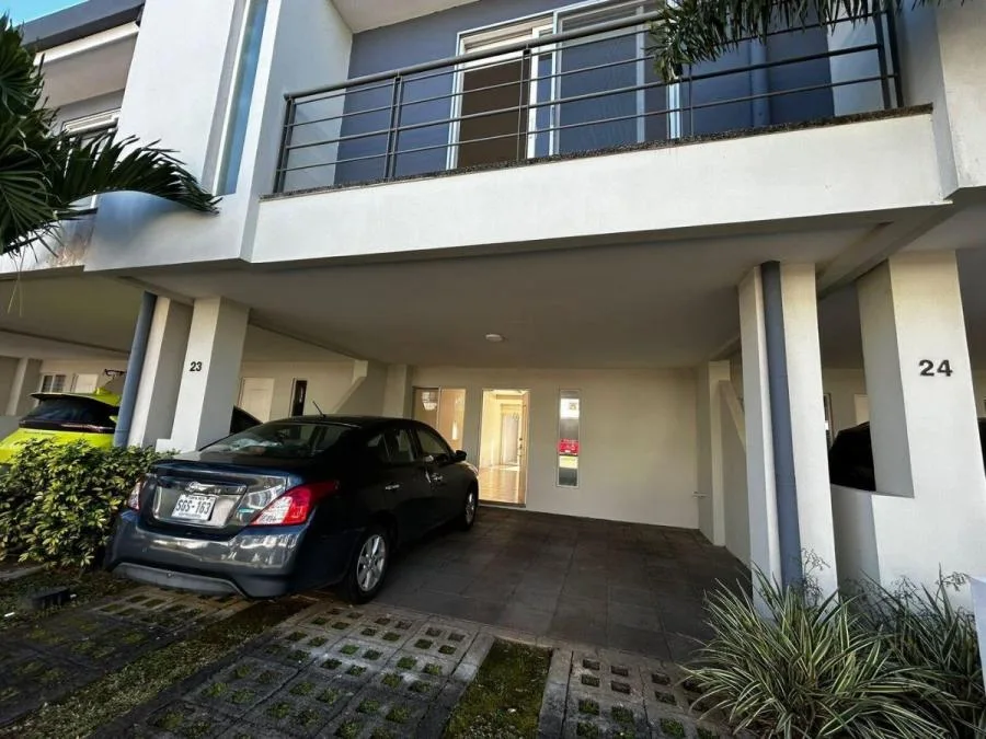 CASA EN VENTA EN ESCAZU, MLS #25-487 - Venta en Escazú