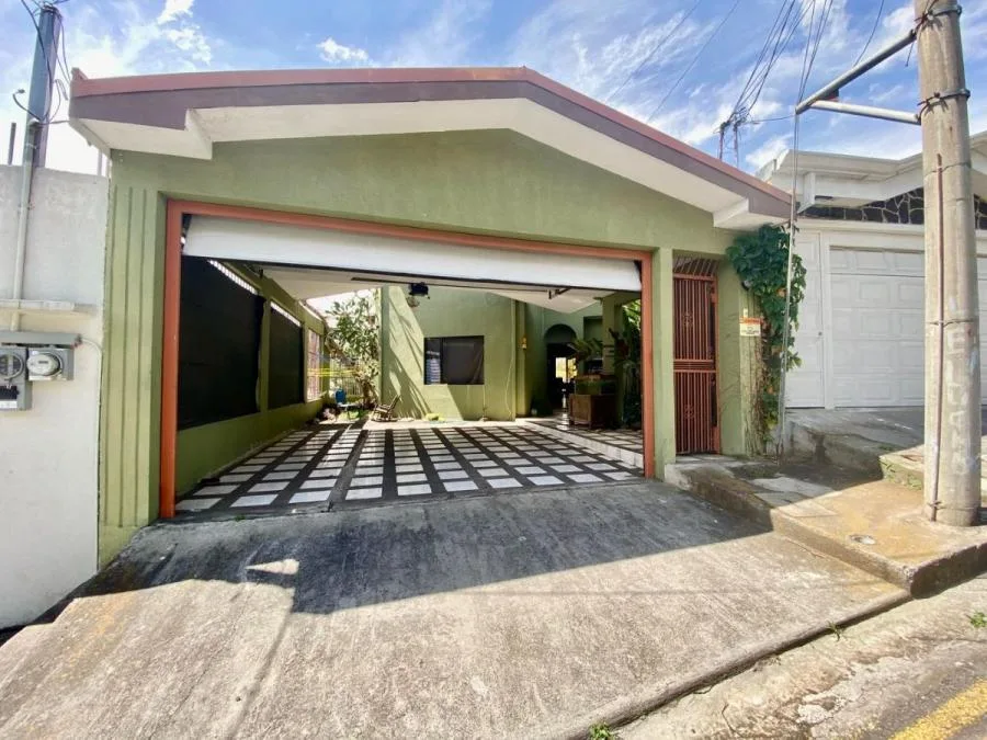 Venta de casa con 5 habitaciones en Tibas cinco esquinas MGA - Venta en Tibás