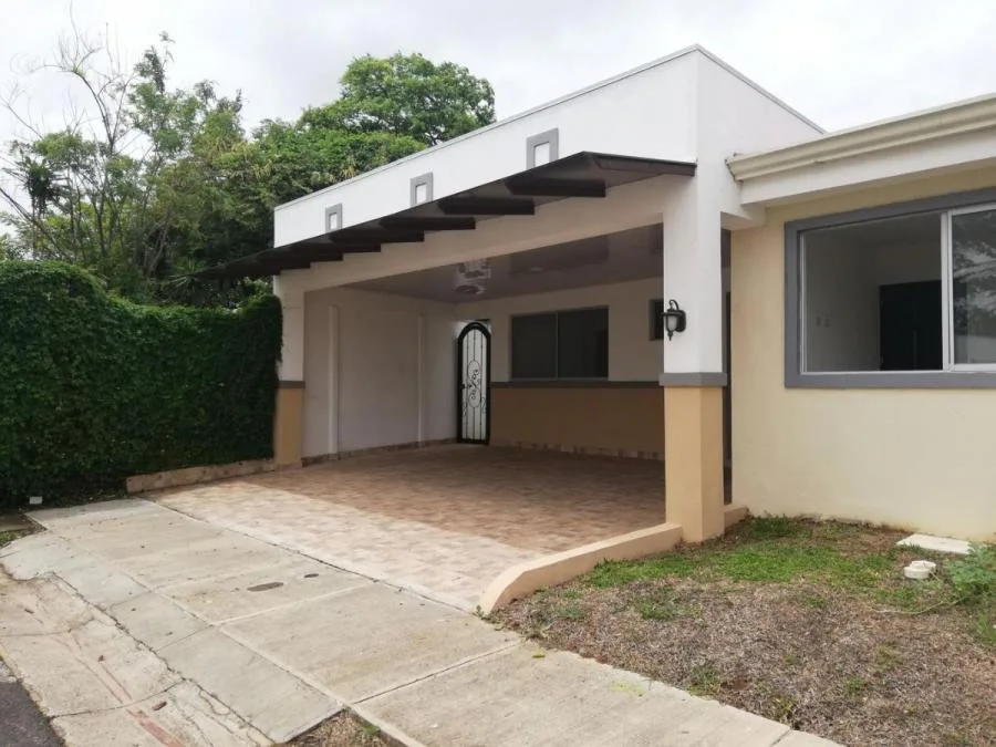 Venta de Casa en La Guácima, Alajuela. RAH 26-723 - Venta en Alajuela