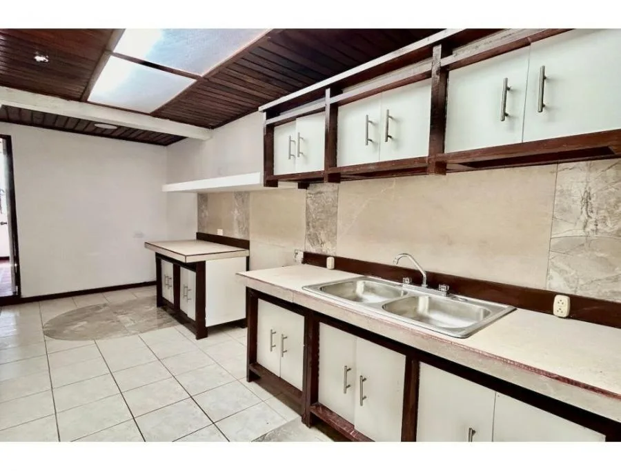 Venta de casa en Residencial La Maravilla, Sabanilla #JM65 - Venta en San Pedro — photo 3