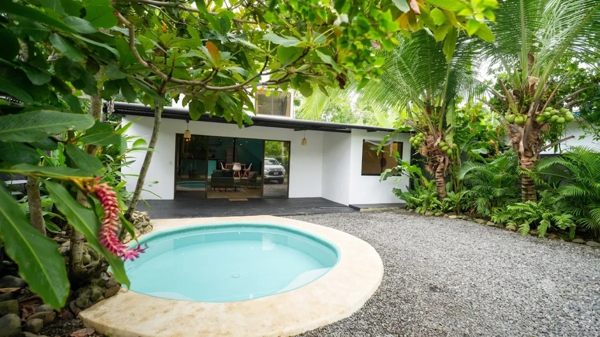 SE VENDE CASA EN BAHIA BALLENA CERCA DEL PARQUE NACIONAL MARINO BALLENA - Venta en Osa