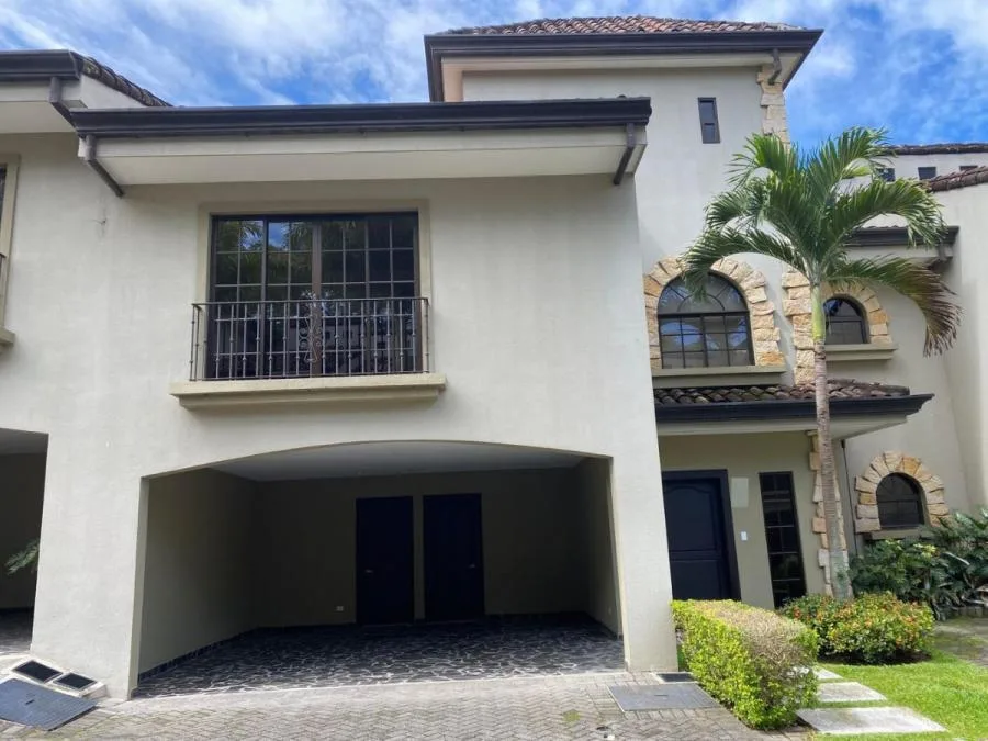 Casa en Venta en San Rafael, Escazú RAH #222761 - Venta en Escazú