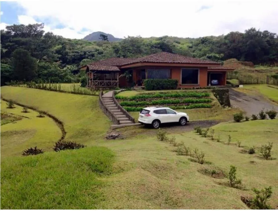 Venta de casa con amplio lote por la Ruta 32, San Jerónimo, Moravia US$250,000 #ER013  - Venta en Moravia