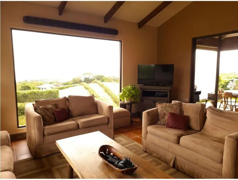 Venta de casa con amplio lote por la Ruta 32, San Jerónimo, Moravia US$250,000 #ER013  - Venta en Moravia — photo 2