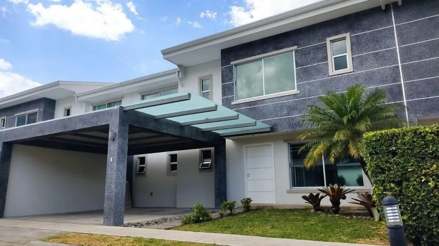 Venta de Casa en Piedades, Santa Ana. RAH 25-527 - Venta en Santa Ana