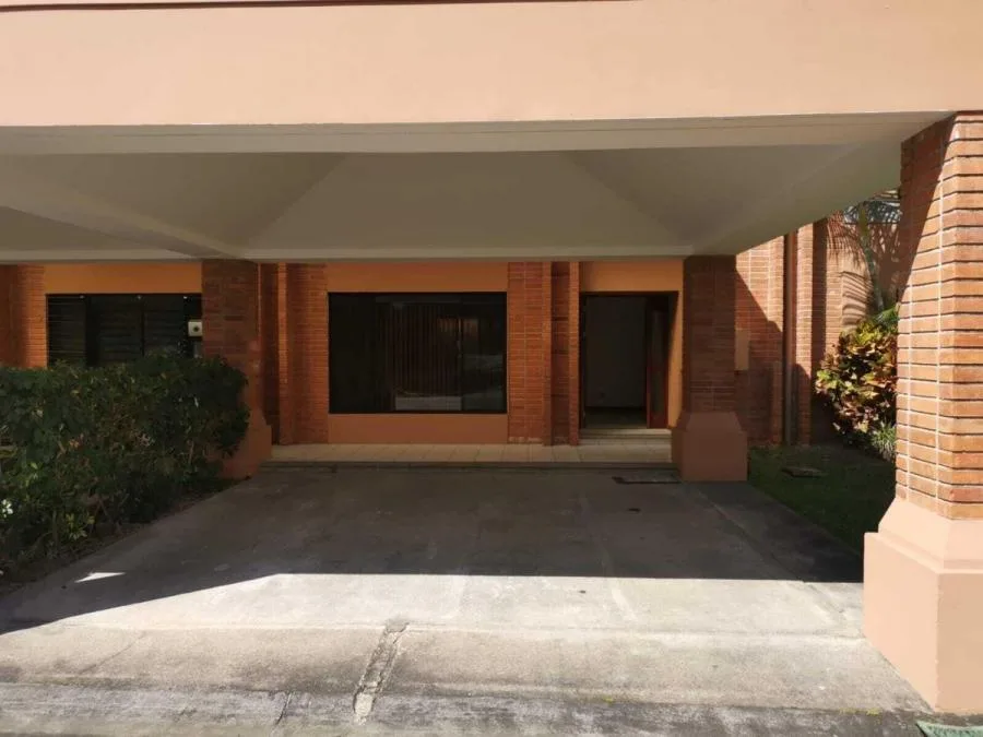 Venta de Casa en San Rafael de Escazû. RAH 25-1275 - Venta en Escazú