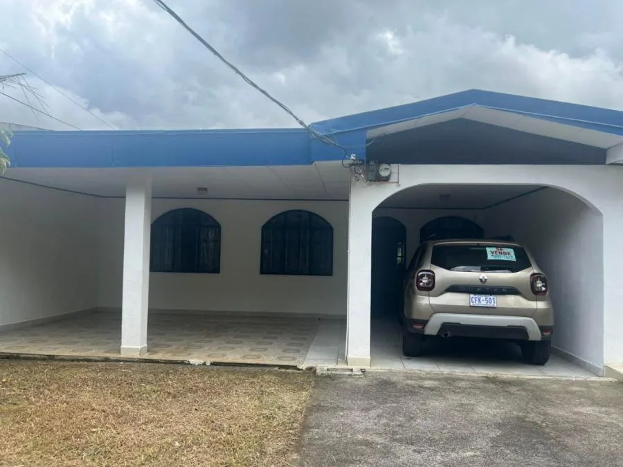 Casa en venta en El Tambor de Alajuela con piscina, amplias áreas sociales y entorno natural #26-876 - Venta en Alajuela