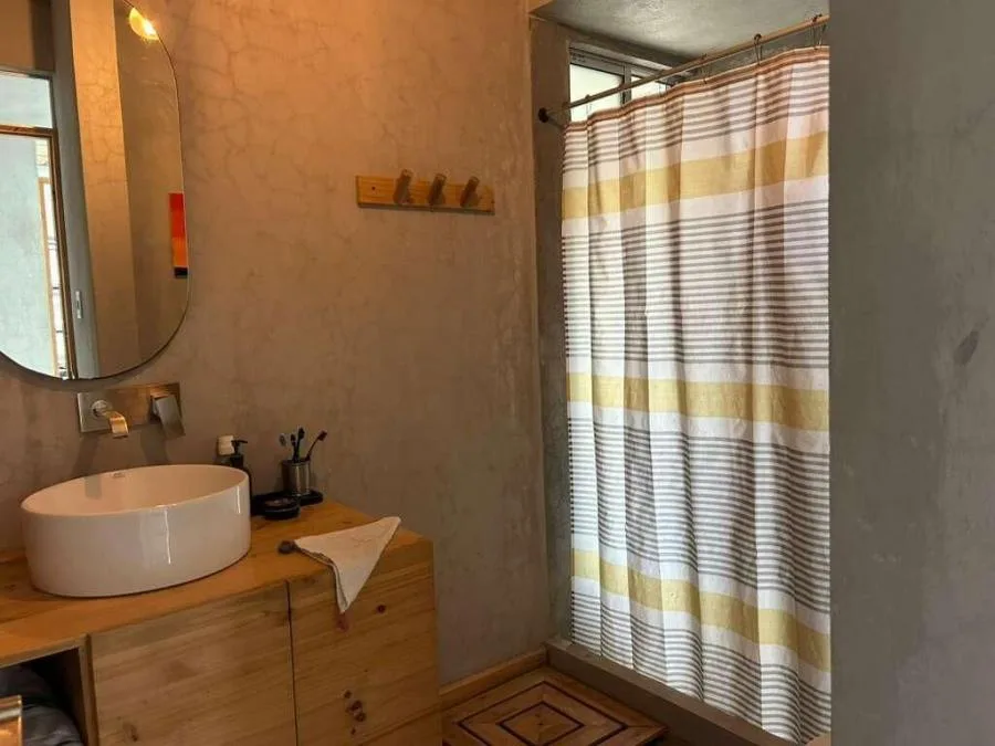 Casa contemporánea con diseño industrial, jardín y amplios espacios 26-1329 GS - Venta en Mora — photo 4