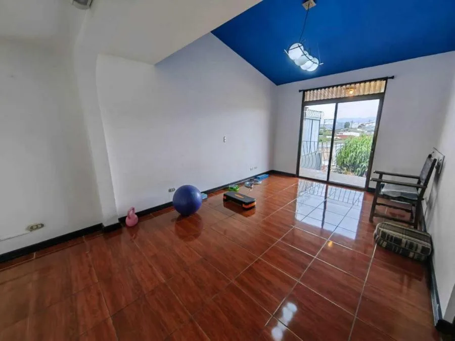 Casa de dos Pisos en Venta Ubicada en San Jose, Moravia - Venta en Moravia — photo 4