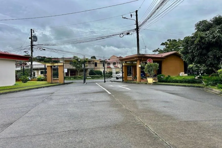 Venta de casa en condominio en San Rafael, Montes de Oca $350.000 #LL183 - Venta en Montes de Oca