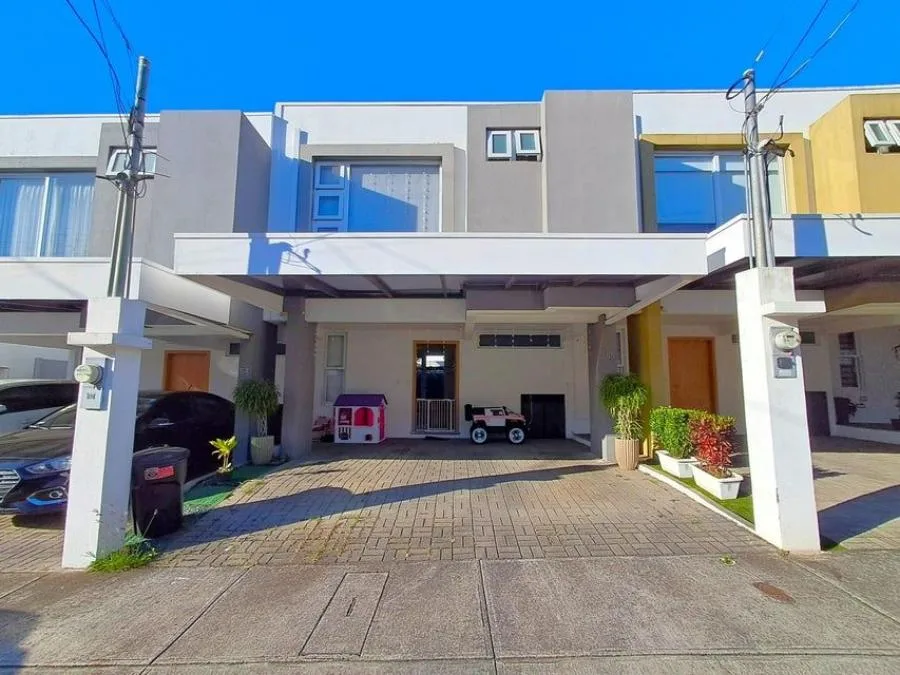 Venta de Casa en Ulloa-Heredia. RAH 26-1669 - Venta en Heredia