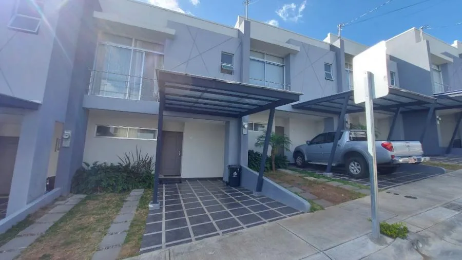 Venta de hermosa propiedad en Condominio Hacienda Lincoln, de Heredia MLS #23-1964 Price: $146,200 - Venta en San Miguel