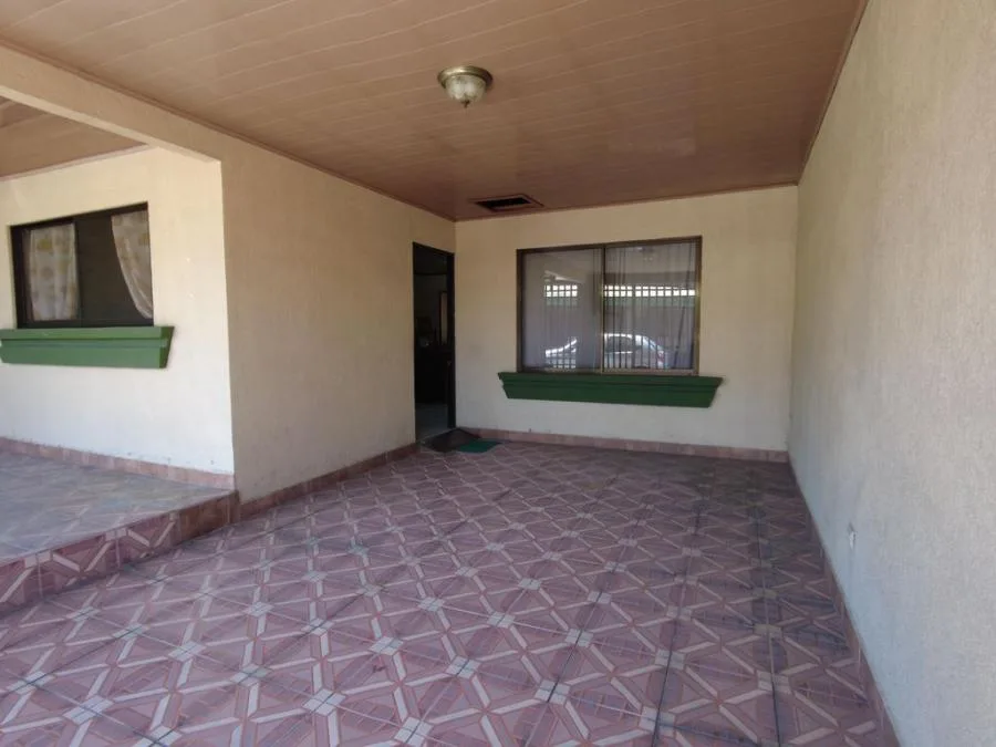 Venta casa amplia 1 nivel con patio y 2 accesos ideal para vivir o invertir #26-1529 GS - Venta en Alajuela